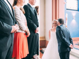 Hochzeitsfotografin Köln – Brautpaar lächelt vertraut nach der standesamtlichen Trauung.