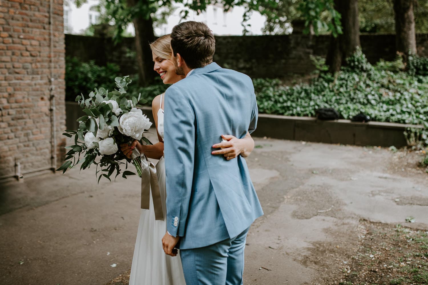 028 DSC 5962 Hochzeitsfotograf Köln Hochzeit NRW Hausboot Düsseldorf Boho Vintage Hippie Elopement Vera Prinz