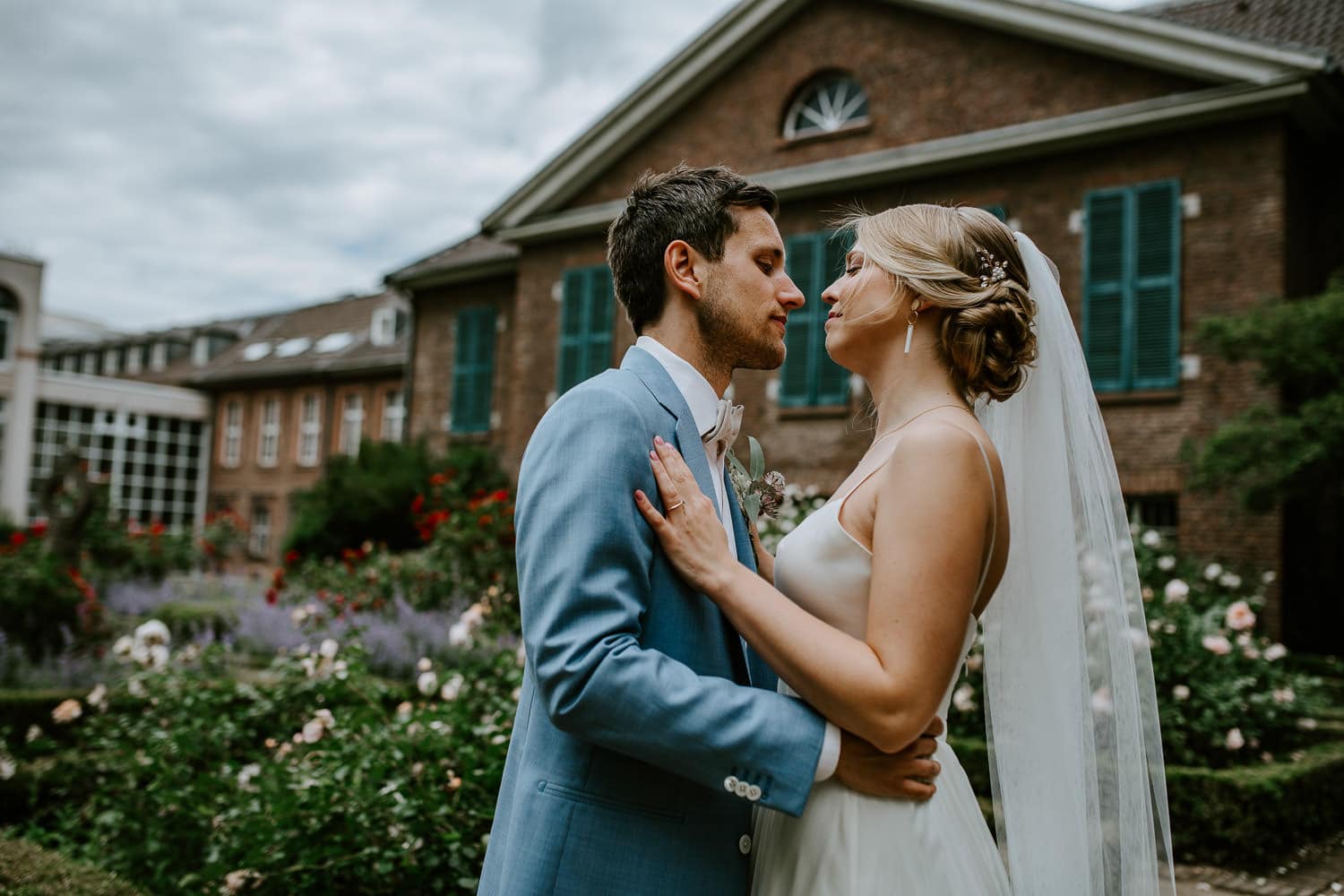 044 DSC 6382 Hochzeitsfotograf Köln Hochzeit NRW Hausboot Düsseldorf Boho Vintage Hippie Elopement Vera Prinz
