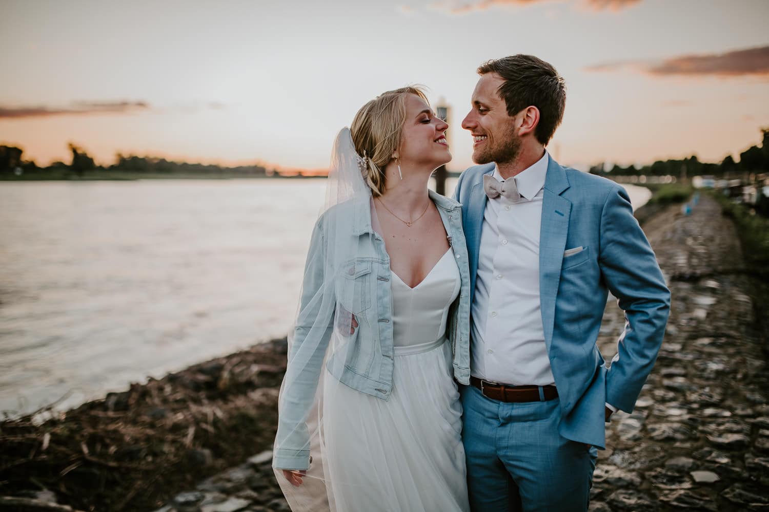 131 DSC 7983 Hochzeitsfotograf Köln Hochzeit NRW Hausboot Düsseldorf Boho Vintage Hippie Elopement Vera Prinz