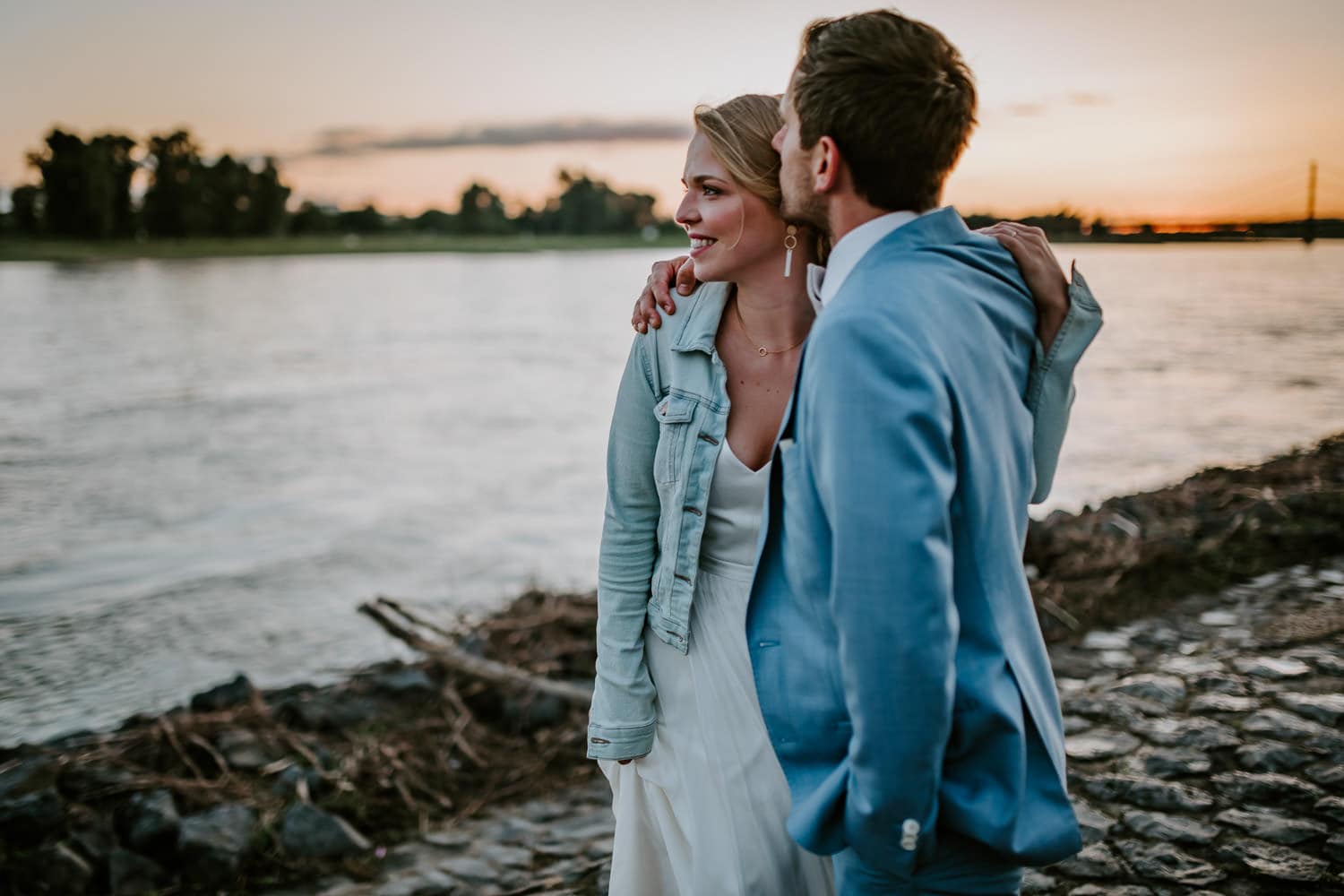 135 DSC 8040 Hochzeitsfotograf Köln Hochzeit NRW Hausboot Düsseldorf Boho Vintage Hippie Elopement Vera Prinz