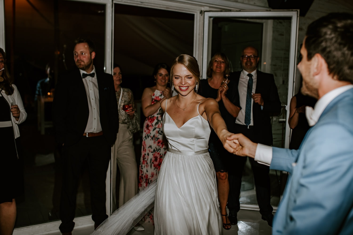 154 DSC 8524 Hochzeitsfotograf Köln Hochzeit NRW Hausboot Düsseldorf Boho Vintage Hippie Elopement Vera Prinz