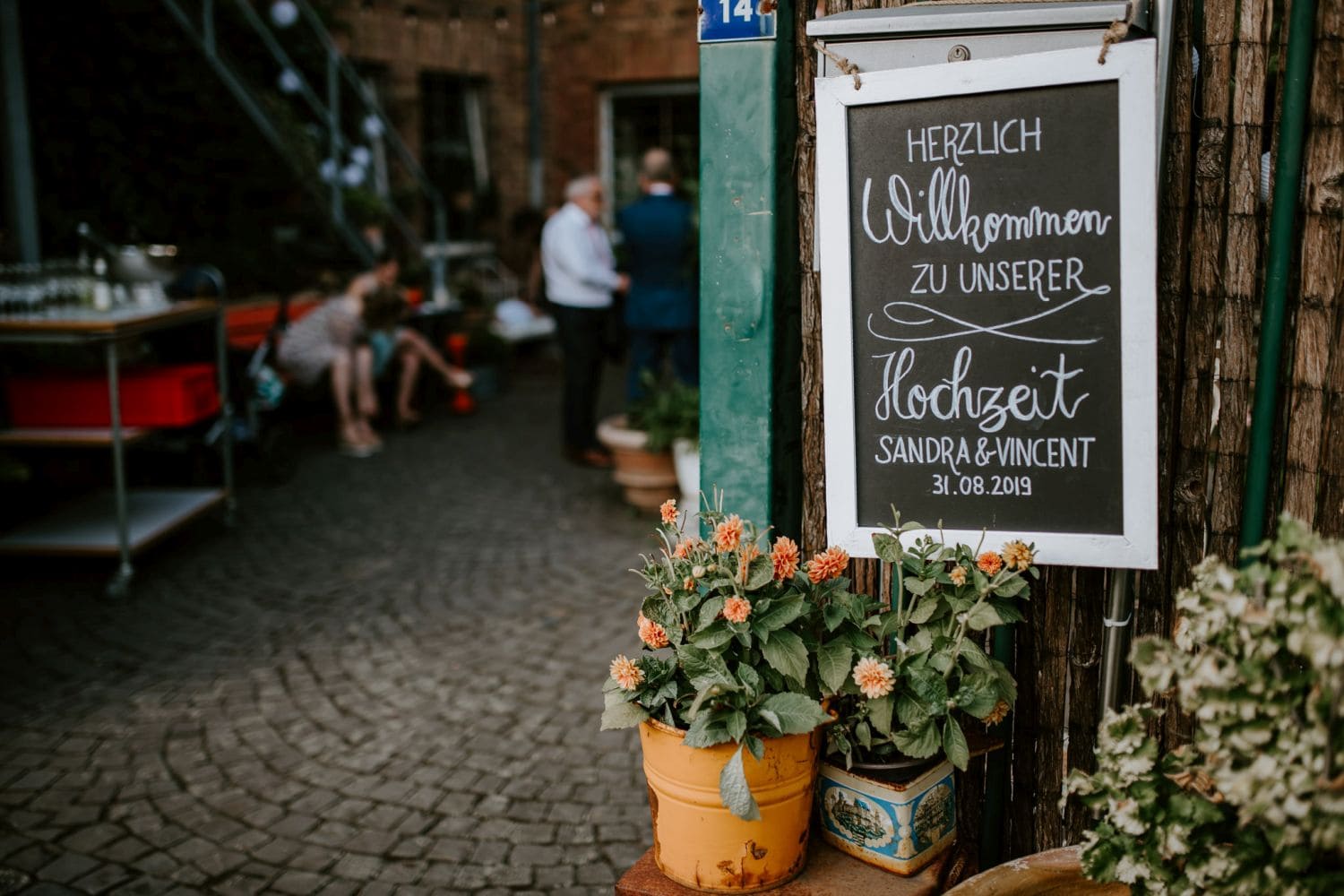 069 Hochzeitsfotograf Köln Hochzeit NRW Rarehouse Köln Rheinauhafen Boho Vintage Hippie Elopement Vera Prinz 2