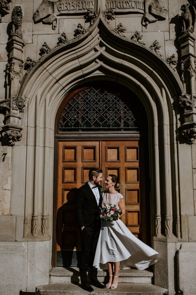Historisches Portal als Teil einer Hochzeitsreportage Standesamt Düsseldorf